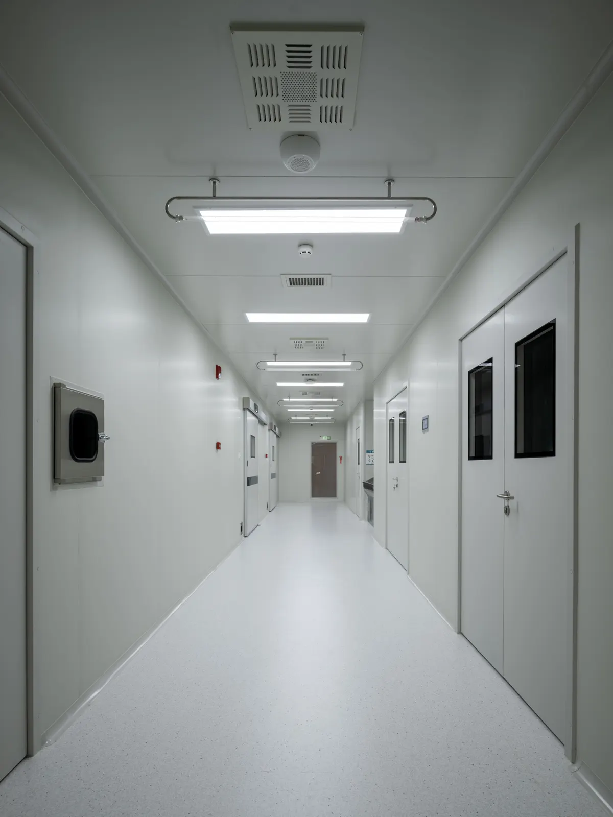 Clinical corridor connecting the operating suites